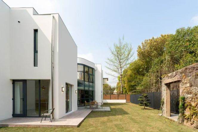 modern big size independent house with swimming pool in the garden near German school