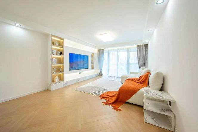 3 Brs, 2 Baths with Floor heating/Central ac/Oven, 150 sqm @ Changshou metro L7&13