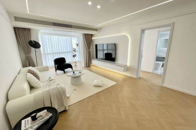 3 Brs, 2 Baths with Floor heating/Central ac/Oven, 150 sqm @ Zhongxing metro L8