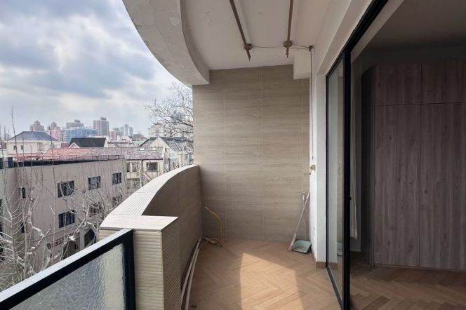 2 Brs, 2 Baths with Open Balcony/Floor heating/Oven, 120 sqm @ Shanghai Library L10