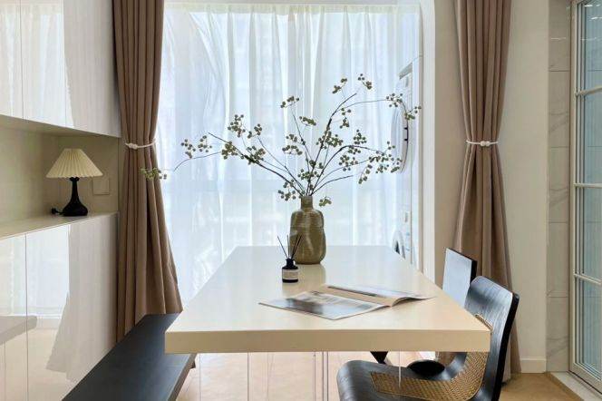 3 Brs, 2 Baths with Floor heating/Central ac/Oven, 150 sqm @ Zhongxing metro L8