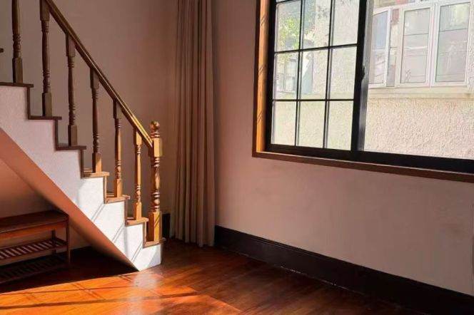 Bright loft 1 BR APT Shaoxing Rd Shanxi(s) Rd 5.5k