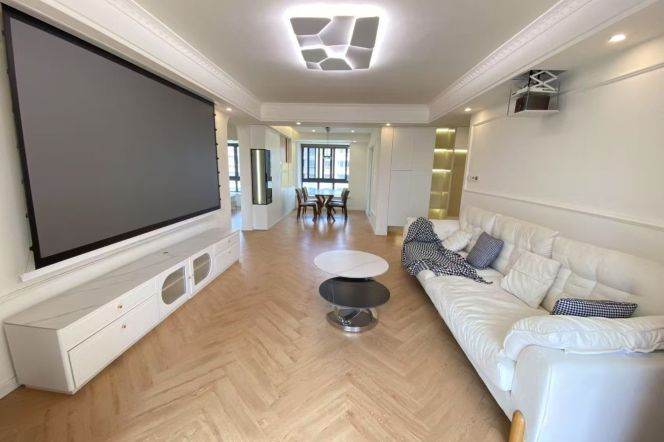 Modern 3brs with floor heating and balcony belong to The Bund5