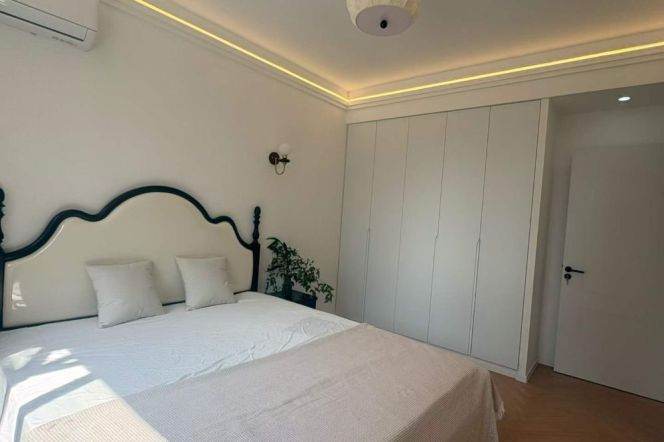 7.8k Spacious 1Br Nr Zhongshan Park lines 2/3/4