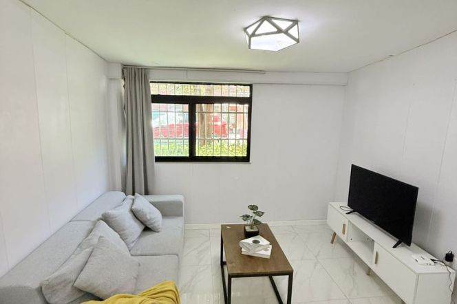 jiangsu rd 1BR/big living room@L2/11