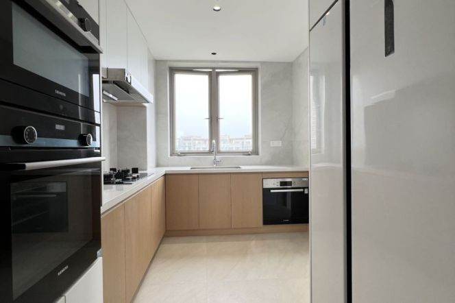 Brand new decoration 3brs with floor heating and balcony in Pu Dong 