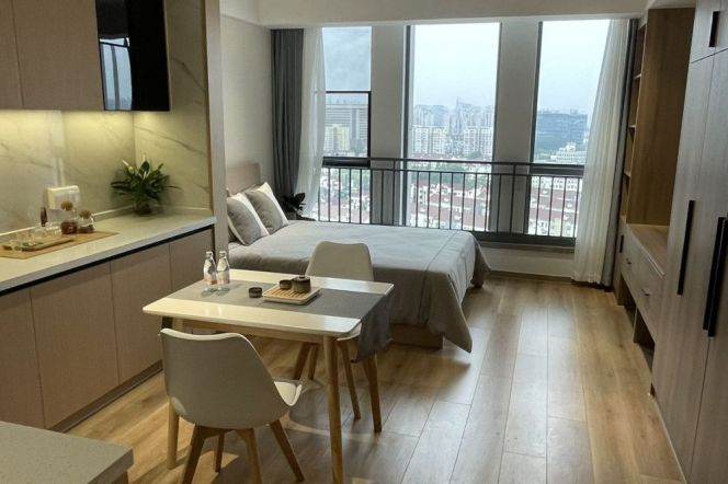 1br, subway L7, 6stops to JingAn temple, malls, key,6.3k