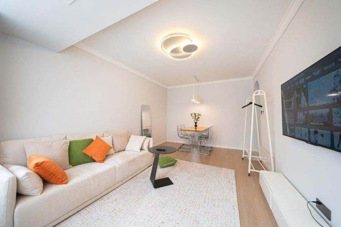 Elevator Spacious 1Br/2Lr/1Bt Close to L2/11 Jiangsu Rd Station 