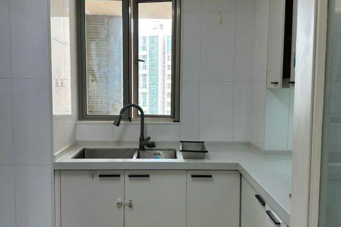 Changping Rd metro/3br2bt/floor heat/oven/outdoor balcony/free club/tennis court/pool