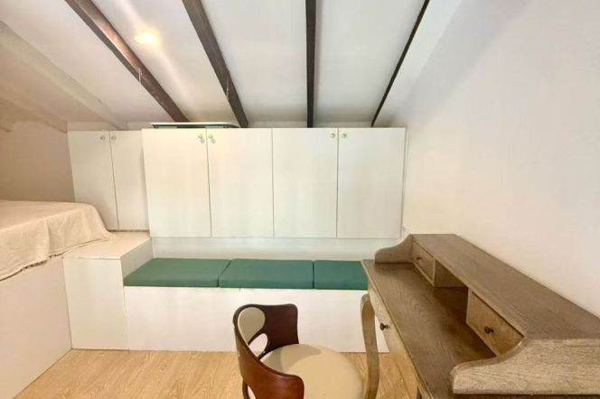 Lovely high ceiling 1BR APT Jianguo Rd 5.6k