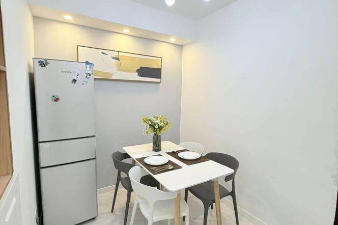jiangsu rd 1BR/big living room@L2/11