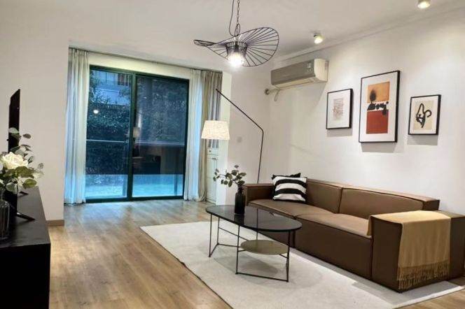 Renovated 3br with floor heating,ground floor with green yard