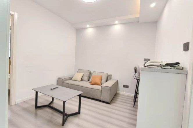 loushanguan rd 2BR/living room@L2/15