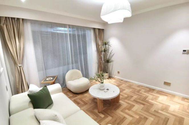 French Style Big 1br/1bt Flat in Xintiandi