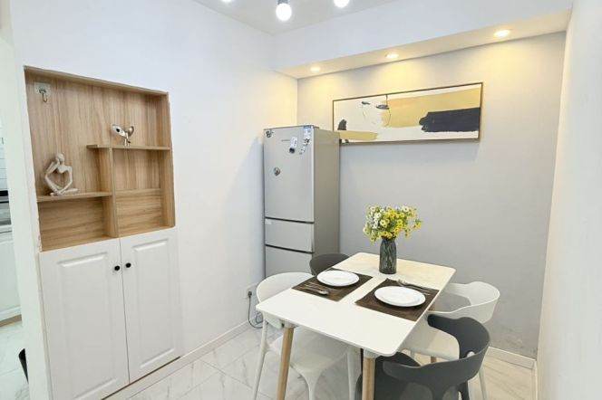 jiangsu rd 1BR/big living room@L2/11