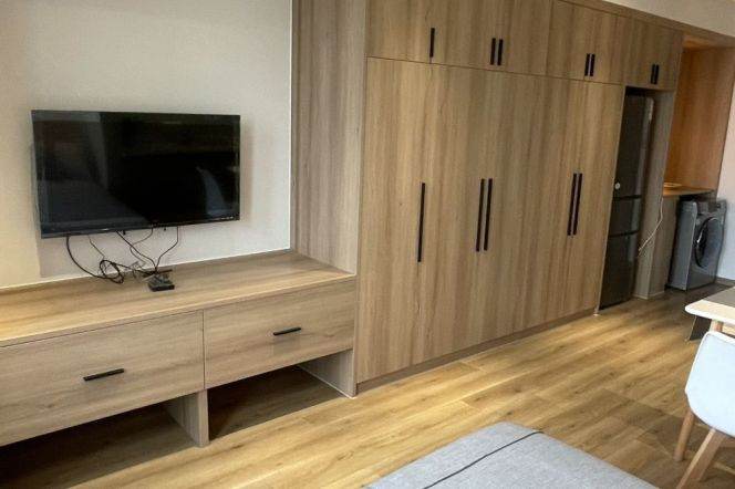 1br, subway L7, 6stops to JingAn temple, malls, key,6.3k