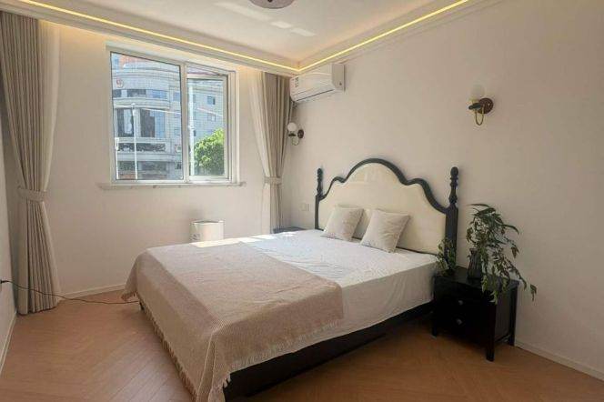 7.8k Spacious 1Br Nr Zhongshan Park lines 2/3/4