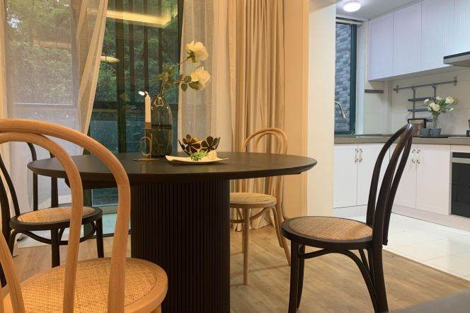 Renovated 3br with floor heating,ground floor with green yard