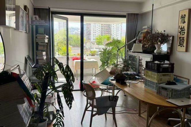 Prime Hengshan Rd! 180sqm Bright Apt for Rent 