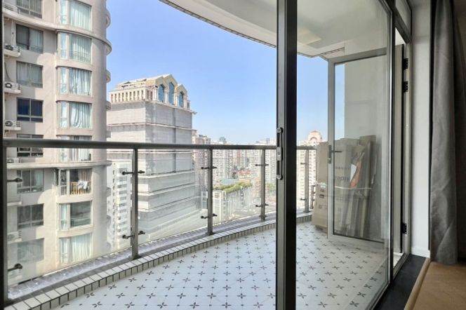 3 Brs, 2 Baths with Open balcony/Floor heating/Oven, 150 sqm @ Jingan temple L2&7