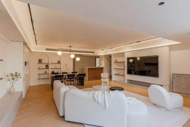 brand new big 3brs plus study room brand new furniture in Gubei Phase II 41K