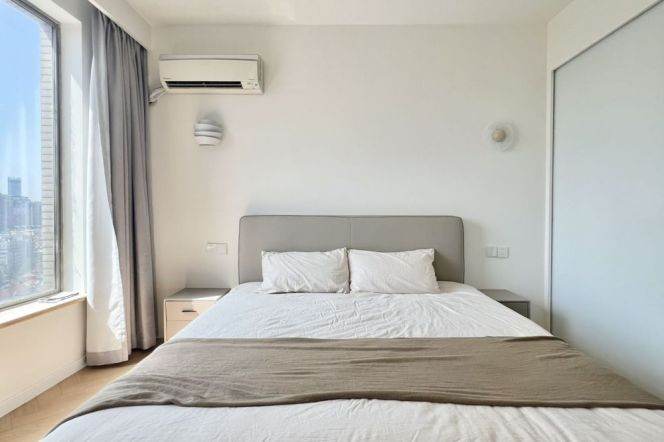 3 Brs, 2 Baths with Open balcony/Floor heating/Oven, 150 sqm @ Jingan temple L2&7