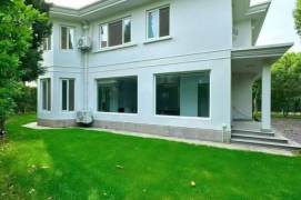 modern big 4brs independent house big garden near Zoo in central Hong qiao only 40K