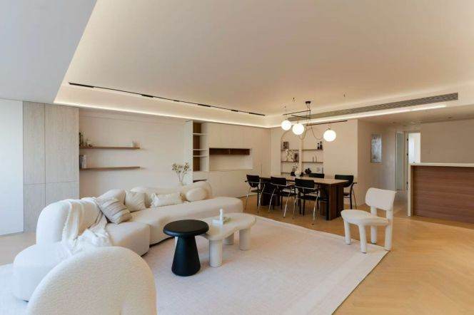 brand new big 3brs plus study room brand new furniture in Gubei Phase II 41K