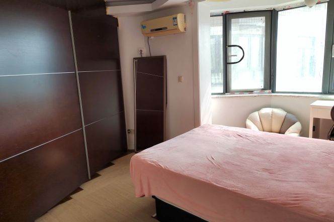 Cozy bright centre room Jiaotong university/hong qiao Lu  DHU