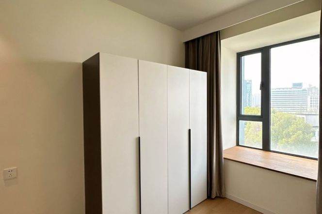 3 Brs, 2 Baths with Balcony/Wall heating/Central ac/Oven, 150 sqm @ Caoyang metro L3&4