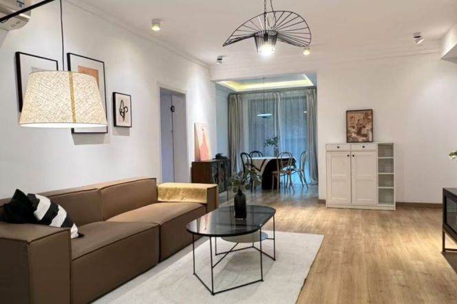 Renovated 3br with floor heating,ground floor with green yard