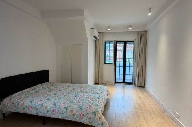 2 Brs, 2 Baths with Open Balcony, 120 sqm @ Jiaotong uni L10&11