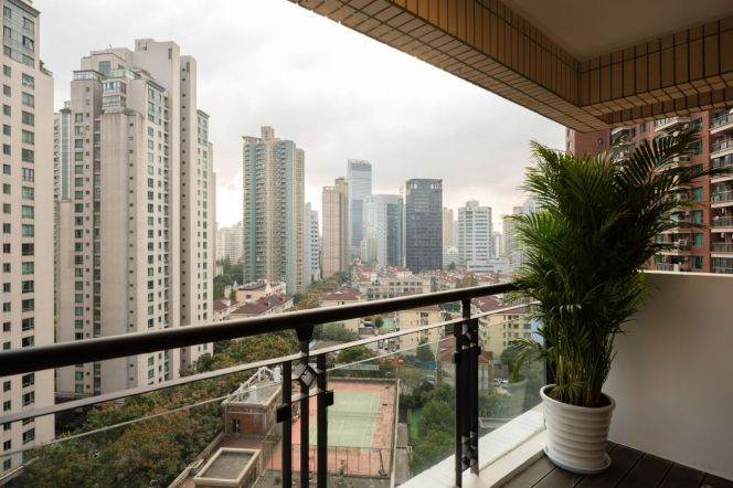 Jiangsu Rd metro/3br2bt/central AC/floor heat/outdoor balcony/oven/club/tennis court