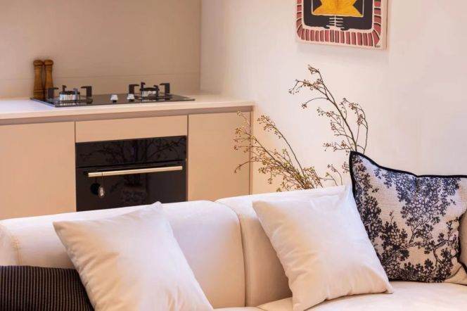 Modern Open Concept 2Br/2Lr/1Bt@L10/11 Jiaotong University Station