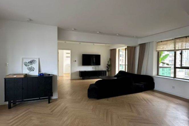 Nice 2br/150sqm & heating/balcony @Jiashan Rd & Line 9/12