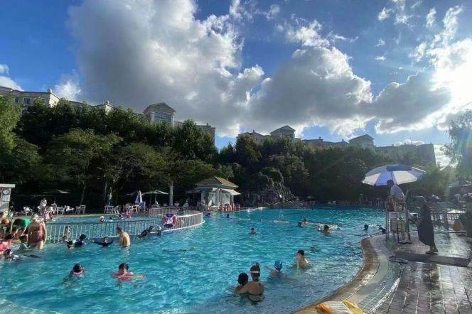 3 Brs, 2 Baths, Floor heating/Free Gym/Swimming pool, 170 sqm @ Shuicheng metro L10