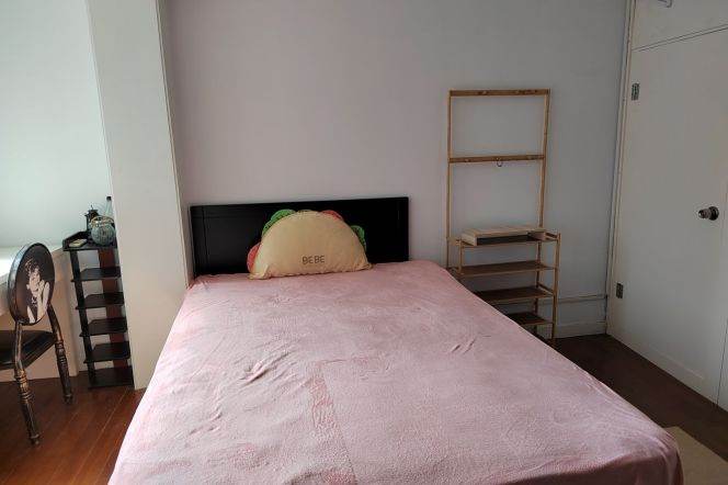 Cozy bright centre room Jiaotong university/hong qiao Lu  DHU