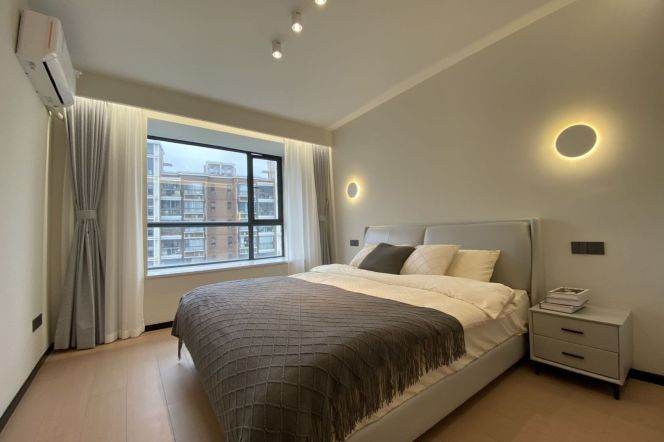 Lovely 2Bedrooms elevator Apt with central AC@Line2 Weining Rd