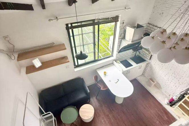 Lovely high ceiling 1BR APT Jianguo Rd 5.6k