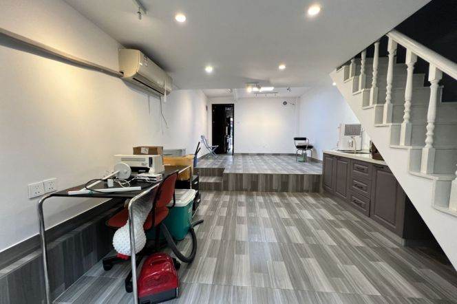 Nice yard 1Br/1Lr/1Bt apt nr Jiashan rd,M9/12