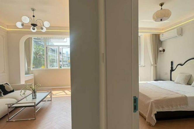 7.8k Spacious 1Br Nr Zhongshan Park lines 2/3/4