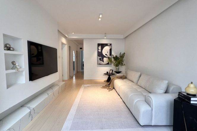 Spacious&Modern 1Br/2Lr/1Bt Close to L2/11 Jiangsu Rd Metro Station 