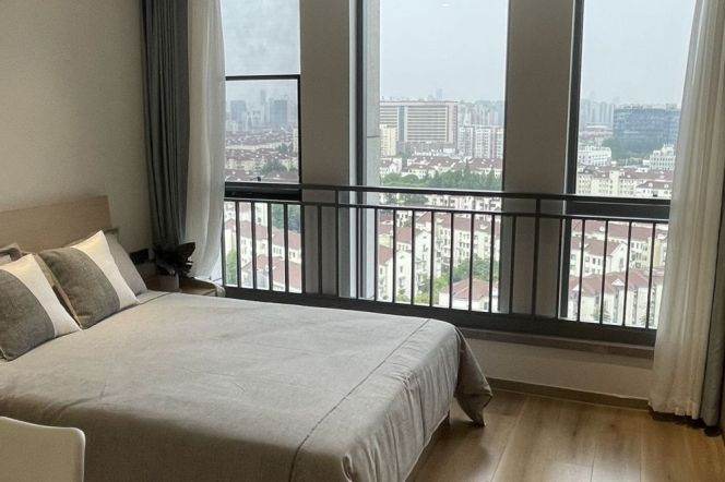 1br, subway L7, 6stops to JingAn temple, malls, key,6.3k