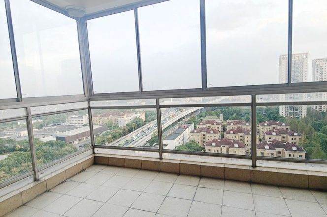 Modern 3brs with balcony and floor heating in LUjiazui