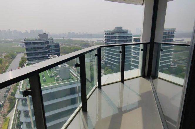 2 Brs with Open Balcony/Gym/Swimming pool @ Oriental Sports Centre L6,8&11