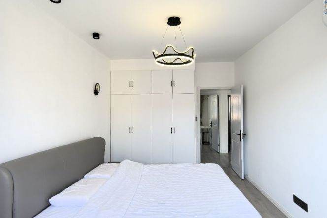 Spacious 2Br/2Lr/1Bt Close to L2/3/4 Zhongshan Park Metro Station 