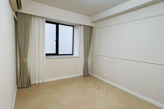 2 Brs, 2 Baths, Floor heating/Oven/Bathtub, 130 sqm, Newly renovated @ Shuicheng metro L10