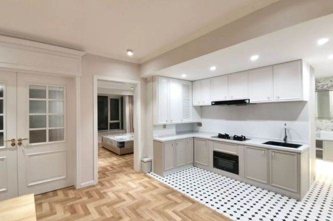 French Style Big 1br/1bt Flat in Xintiandi