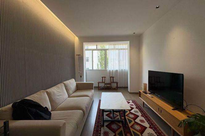 Recently renovated 2brs w/terrace