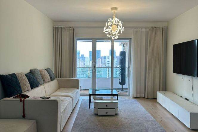 Changping Rd metro/3br2bt/floor heat/oven/outdoor balcony/free club/tennis court/pool